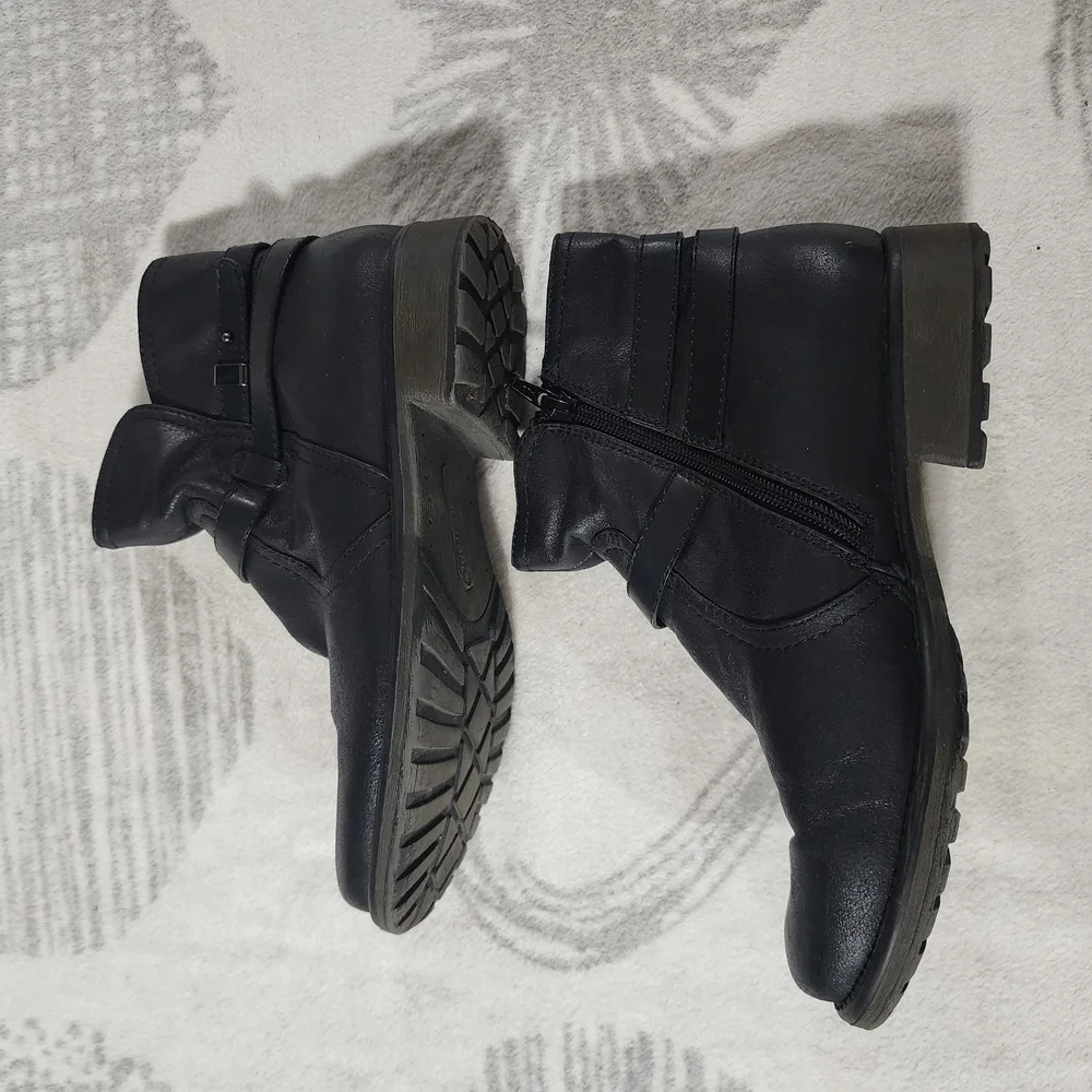 BareTraps Saint Women's Black Ankle Boots – Size 8‎